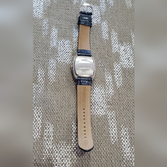 AVON Crystal accents, leather band watches. - Picture 8 of 8